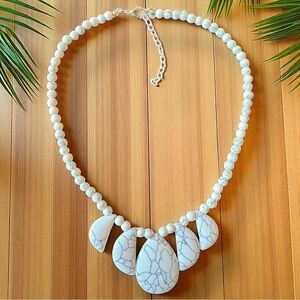 White Howlite Statement Necklace – Bold Marbled Stone Beads